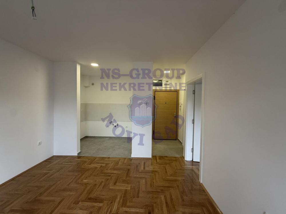 Slika 6 - Dvosoban, 37m2, Bulevar patrijarha Pavla (Somborski bulevar) Novi Sad, sa terasom